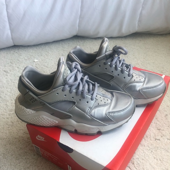 Nike Huaraches silver - Picture 2 of 5